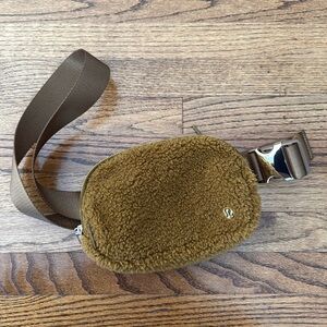 Lululemon Sherpa Belt Bag
